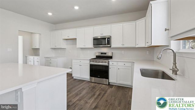 124 Winding Road, Forks Twp, PA 18040