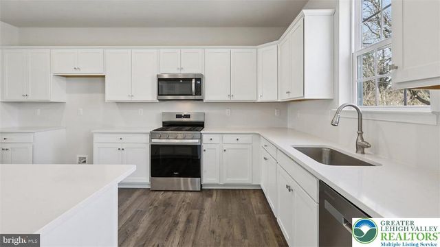 124 Winding Road, Forks Twp, PA 18040