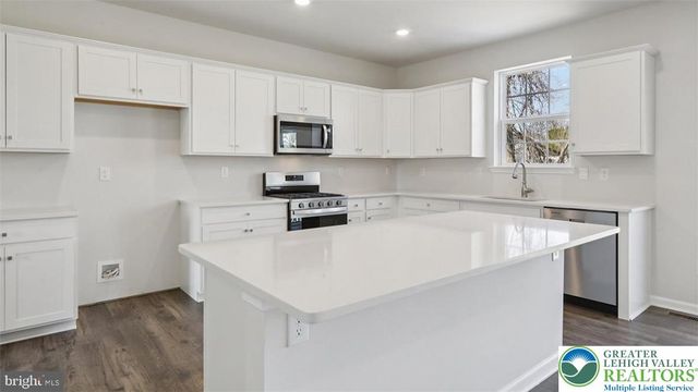 124 Winding Road, Forks Twp, PA 18040