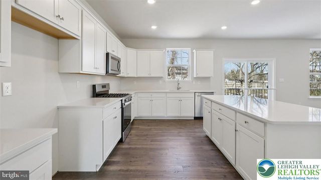124 Winding Road, Forks Twp, PA 18040