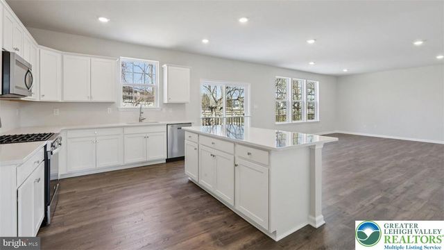124 Winding Road, Forks Twp, PA 18040