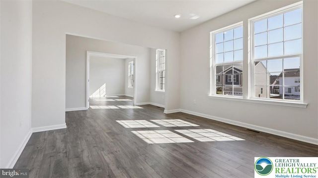 124 Winding Road, Forks Twp, PA 18040