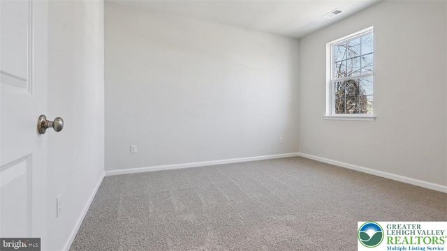 124 Winding Road, Forks Twp, PA 18040