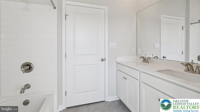 124 Winding Road, Forks Twp, PA 18040
