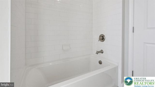124 Winding Road, Forks Twp, PA 18040