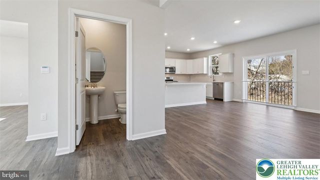 124 Winding Road, Forks Twp, PA 18040