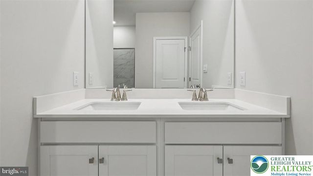 124 Winding Road, Forks Twp, PA 18040