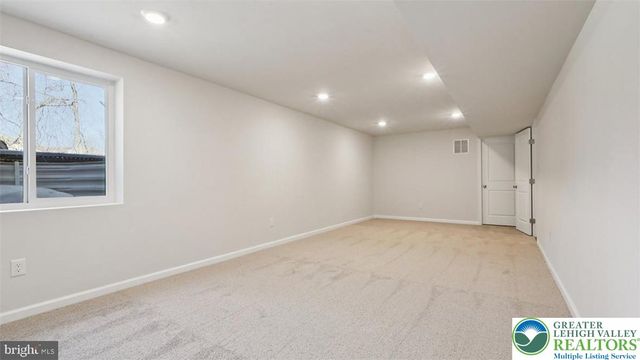 124 Winding Road, Forks Twp, PA 18040