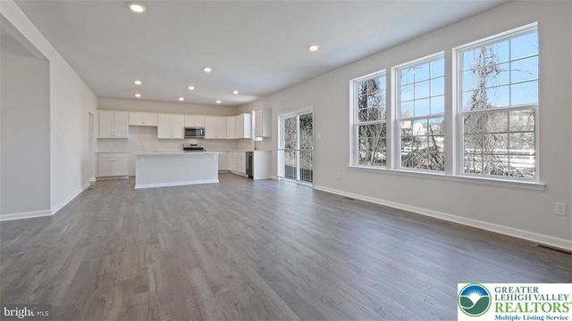 124 Winding Road, Forks Twp, PA 18040