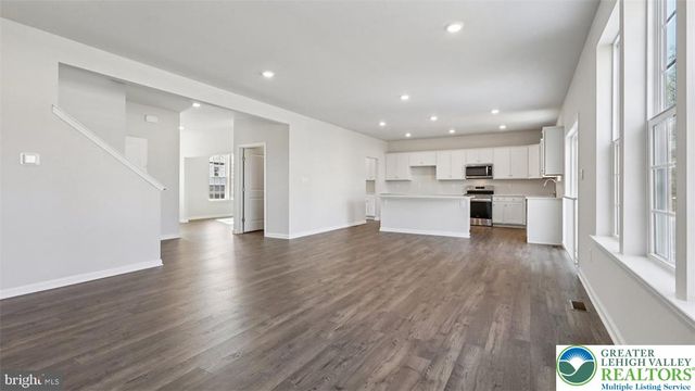 124 Winding Road, Forks Twp, PA 18040