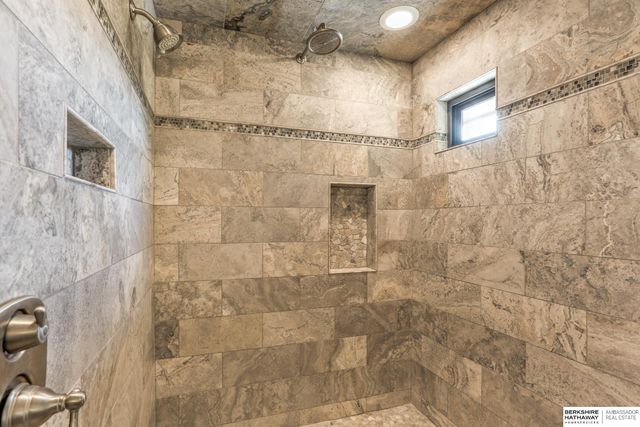 18620 Vinton Street, Omaha, NE 68130