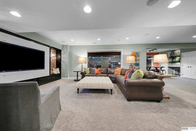 18620 Vinton Street, Omaha, NE 68130