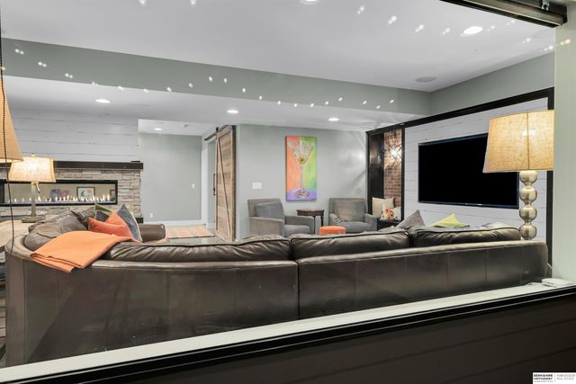 18620 Vinton Street, Omaha, NE 68130