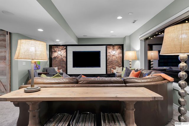 18620 Vinton Street, Omaha, NE 68130