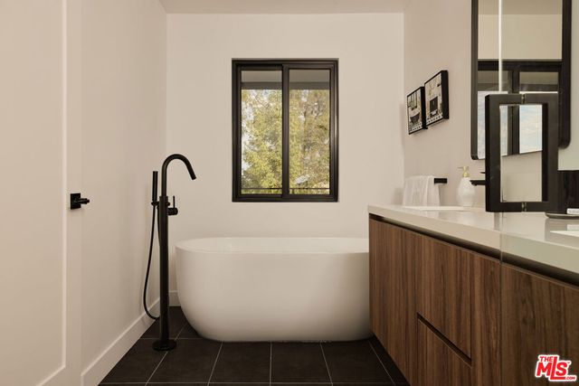 5630 Blanco Avenue, Woodland Hills, CA 91367