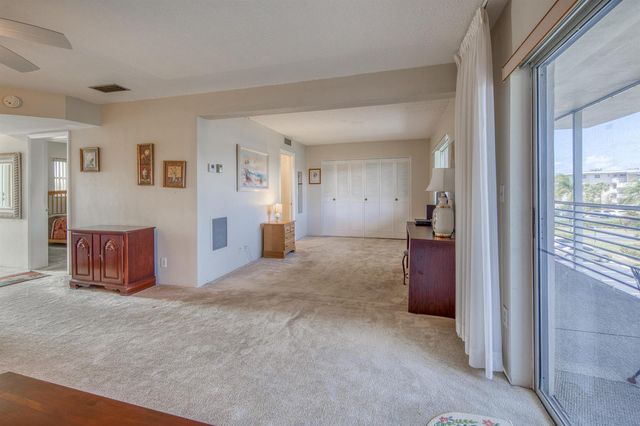 2682 Garden Drive S 301, Lake Worth, FL 33461