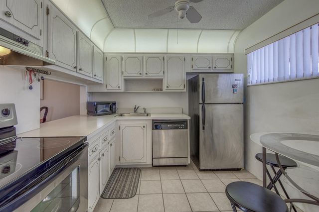 2682 Garden Drive S 301, Lake Worth, FL 33461