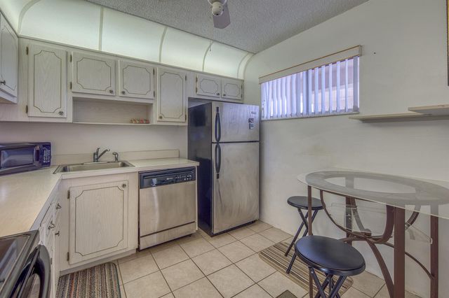 2682 Garden Drive S 301, Lake Worth, FL 33461