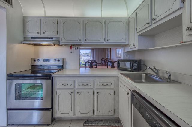 2682 Garden Drive S 301, Lake Worth, FL 33461
