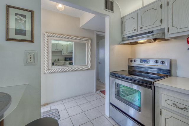 2682 Garden Drive S 301, Lake Worth, FL 33461
