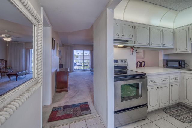 2682 Garden Drive S 301, Lake Worth, FL 33461