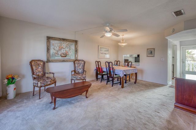 2682 Garden Drive S 301, Lake Worth, FL 33461
