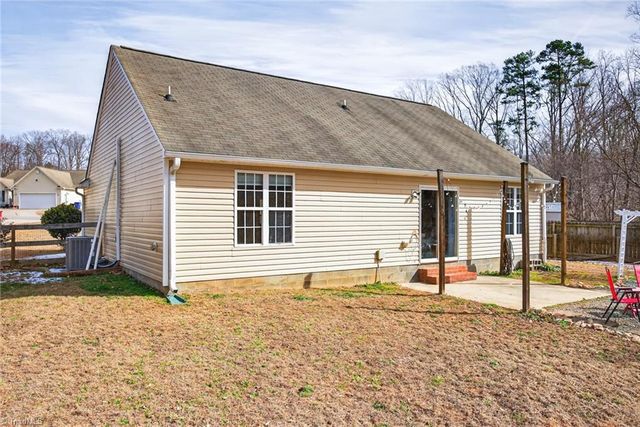 2083 Tea Berry Court, Winston-salem, NC 27127