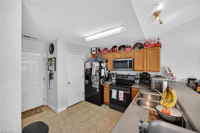 2083 Tea Berry Court, Winston-salem, NC 27127