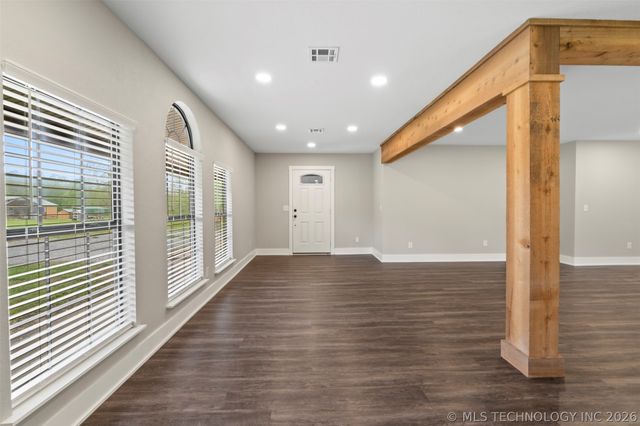 56201 County Road 660 Road, Colcord, OK 74338