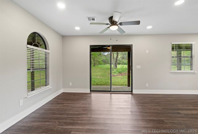 56201 County Road 660 Road, Colcord, OK 74338
