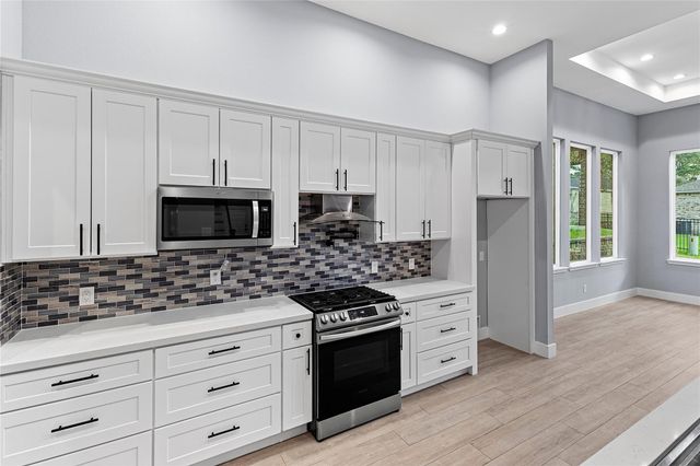 250 Hampton Glen Road, Montgomery, TX 77356
