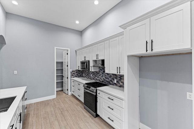 250 Hampton Glen Road, Montgomery, TX 77356