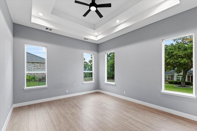 250 Hampton Glen Road, Montgomery, TX 77356