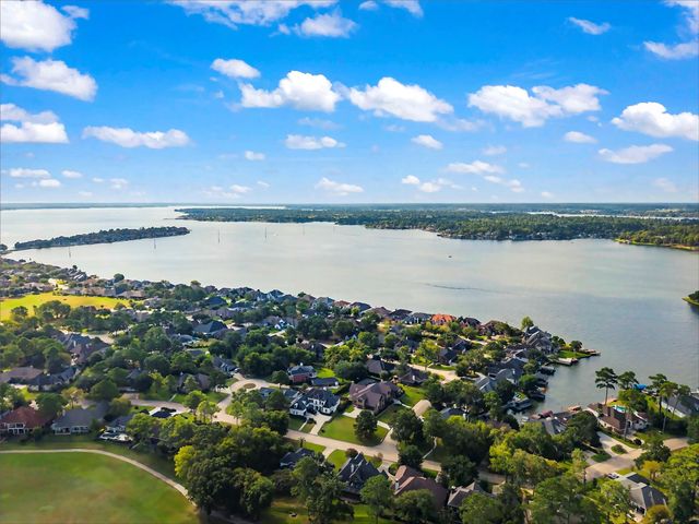 250 Hampton Glen Road, Montgomery, TX 77356