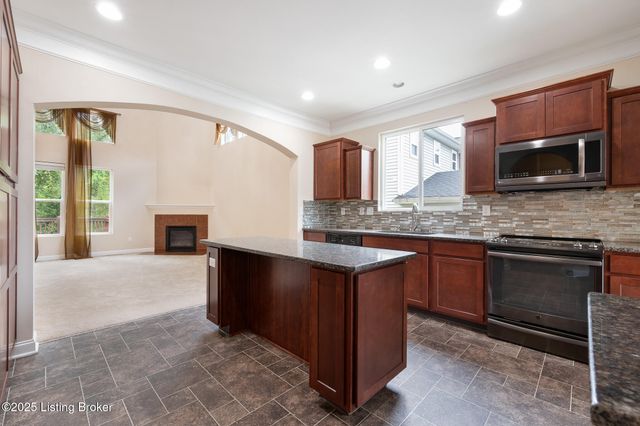 9108 Tamarack Grove Ln, Louisville, KY 40291