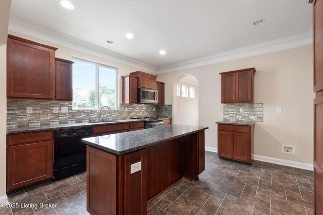 9108 Tamarack Grove Ln, Louisville, KY 40291