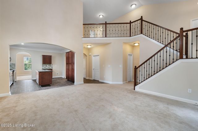 9108 Tamarack Grove Ln, Louisville, KY 40291