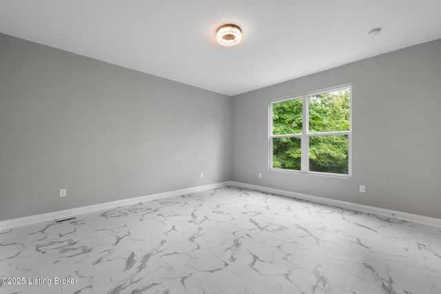 9108 Tamarack Grove Ln, Louisville, KY 40291