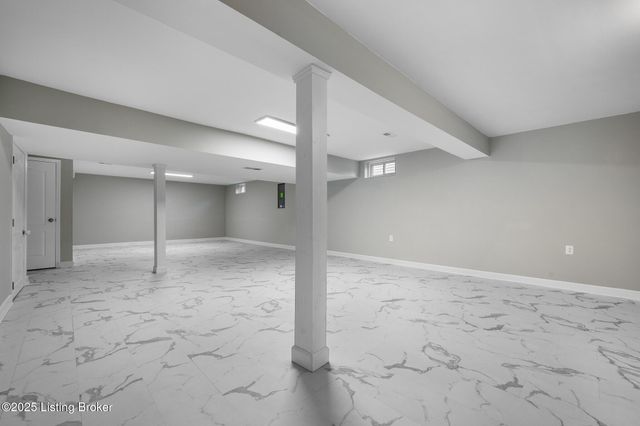 9108 Tamarack Grove Ln, Louisville, KY 40291