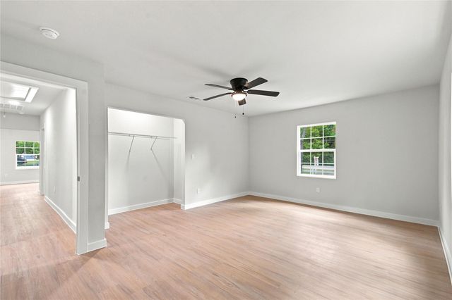 8414 Schiro Road, Hitchcock, TX 77563