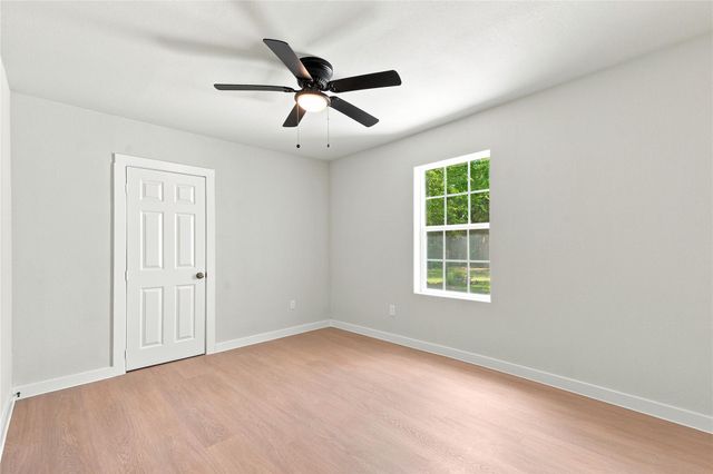 8414 Schiro Road, Hitchcock, TX 77563
