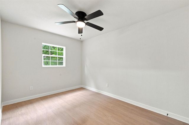 8414 Schiro Road, Hitchcock, TX 77563