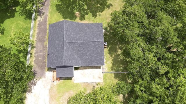 8414 Schiro Road, Hitchcock, TX 77563