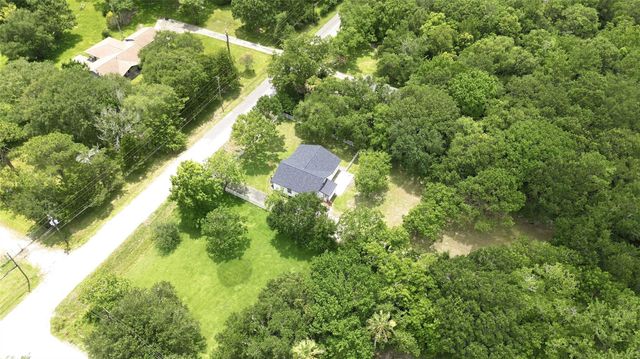 8414 Schiro Road, Hitchcock, TX 77563