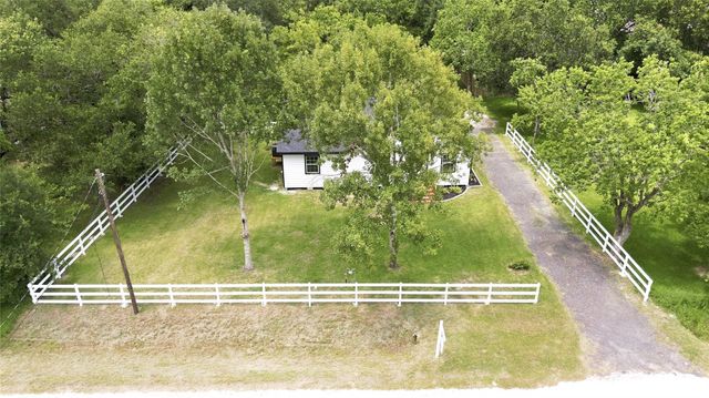 8414 Schiro Road, Hitchcock, TX 77563