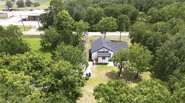 8414 Schiro Road, Hitchcock, TX 77563