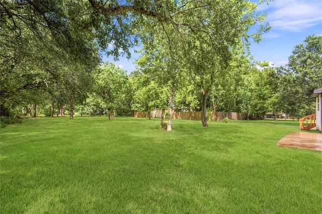 8414 Schiro Road, Hitchcock, TX 77563