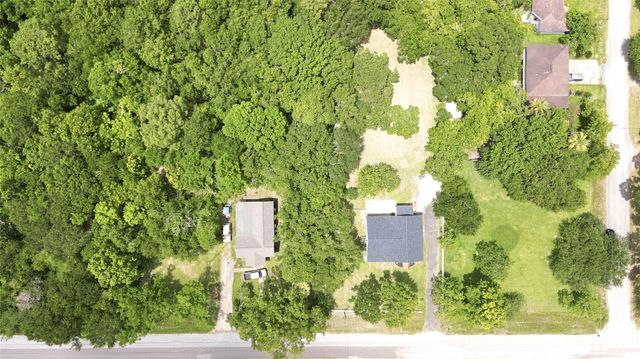 8414 Schiro Road, Hitchcock, TX 77563