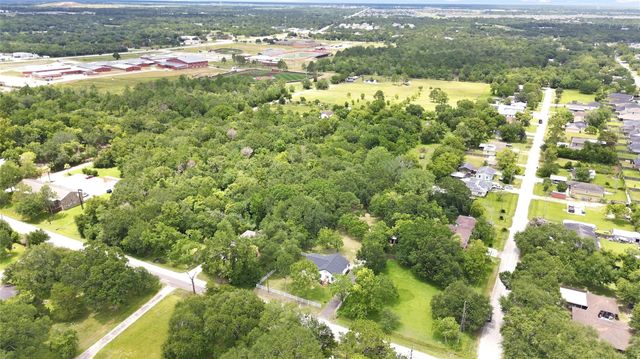 8414 Schiro Road, Hitchcock, TX 77563