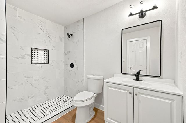 8414 Schiro Road, Hitchcock, TX 77563